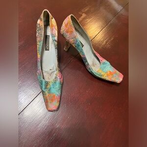 Proxy Multicolor Floral Fabric Heels – Size US Women’s 9